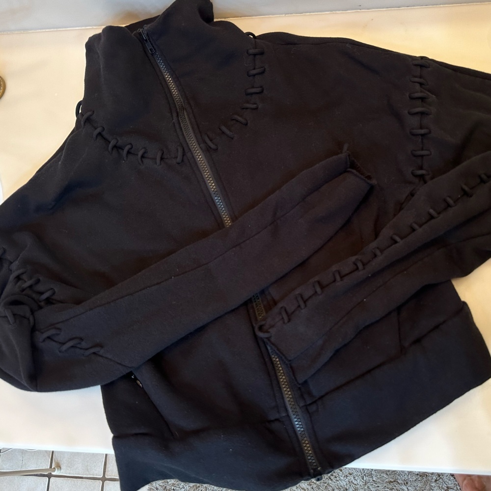 ALO Yoga Black Zip-Up Jacket with Stitch Detailing